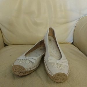 Vera Wang White flats with bow and jewel detail